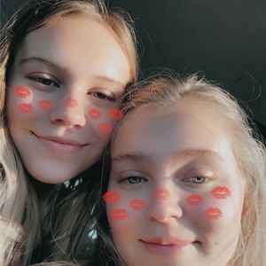 Meet your Posher, Sophie and Joclyn